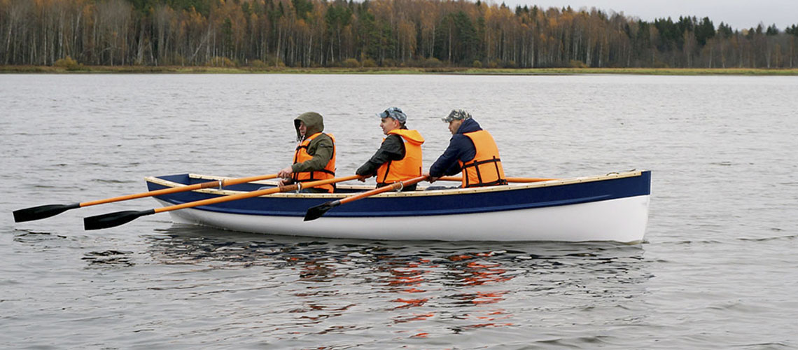 Гребная лодка RUNA 17 производства «Пеновской верфи «12 футов»